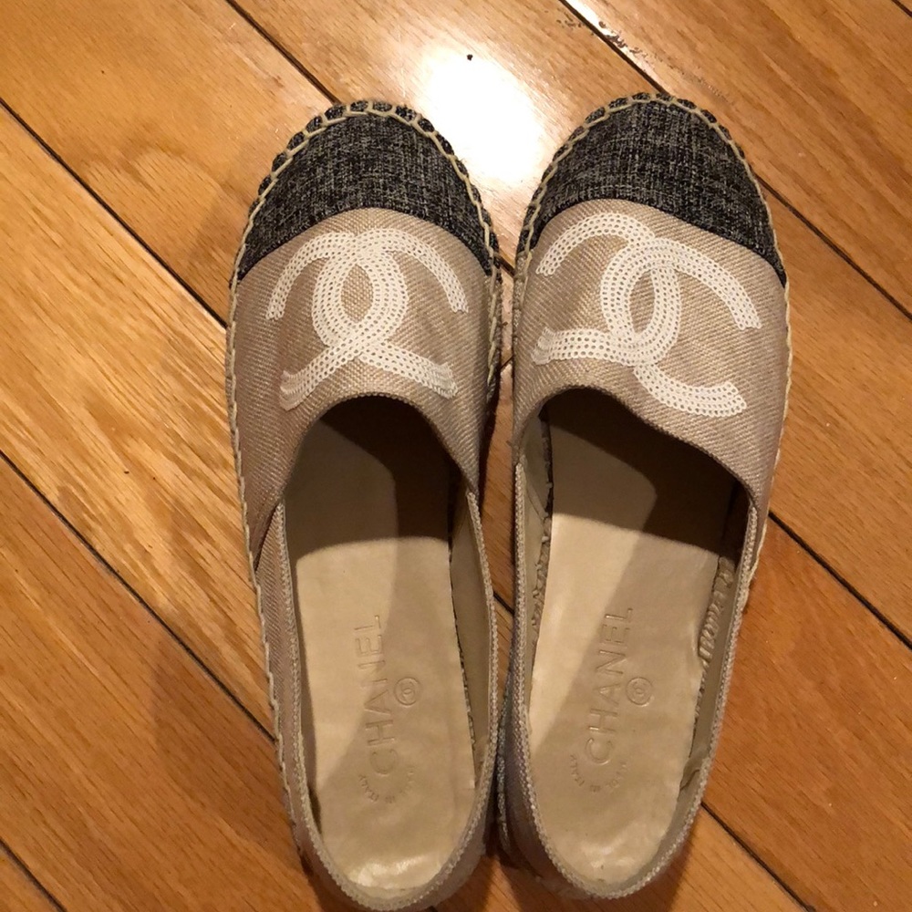 SHOES - Picture 2 of 4